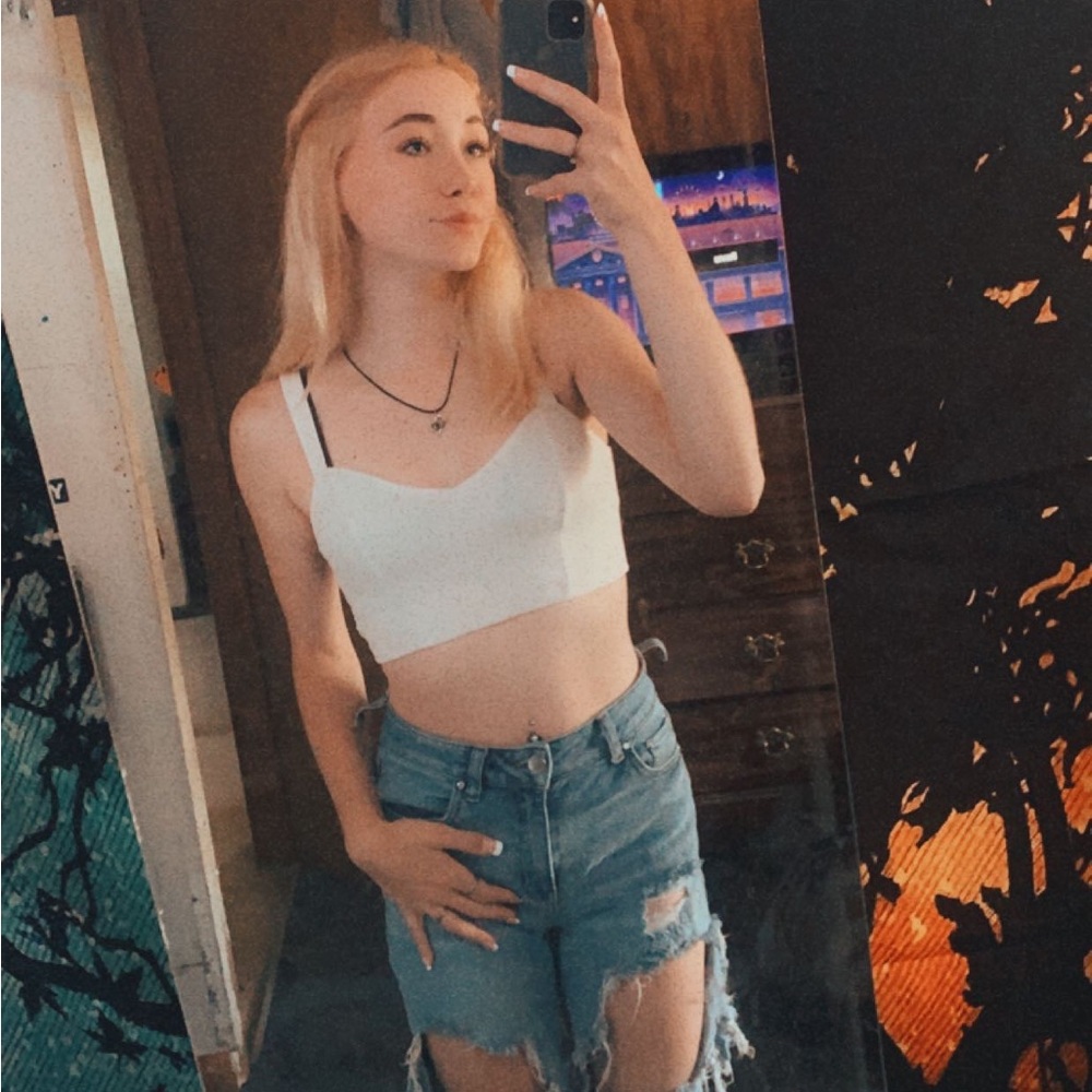 Meet your Posher, Talia